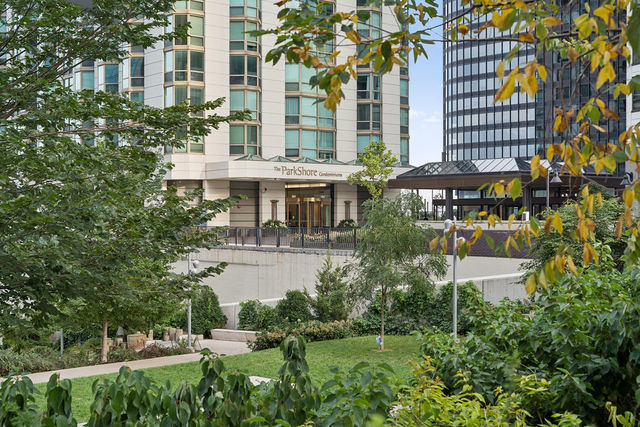 195 N HARBOR Drive Unit: 2408