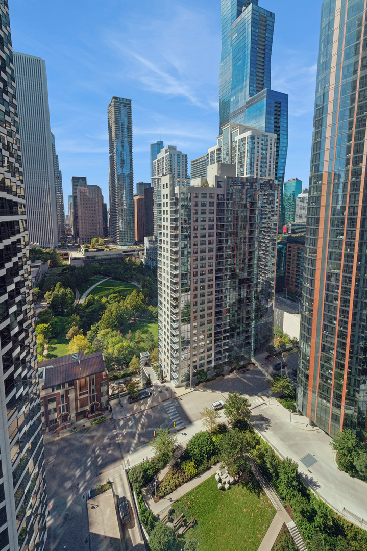195 N HARBOR Drive Unit: 2408