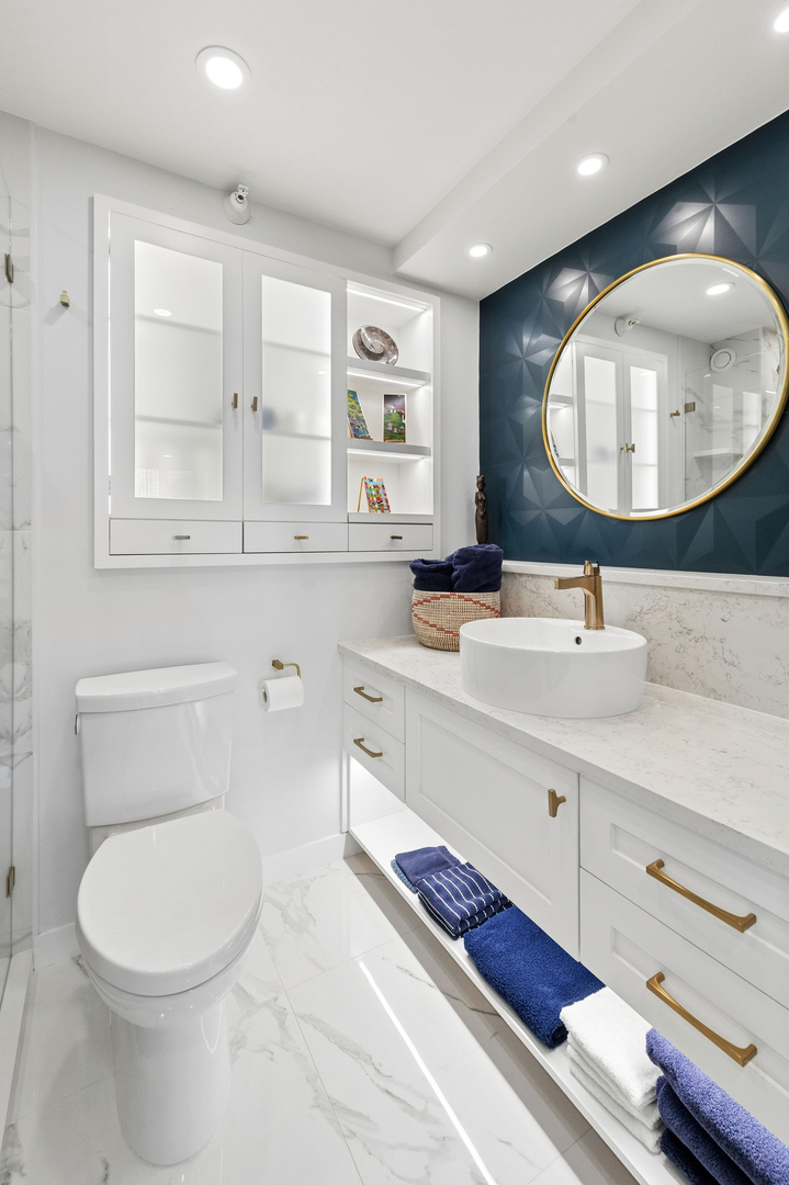 195 N HARBOR Drive Unit: 2408
