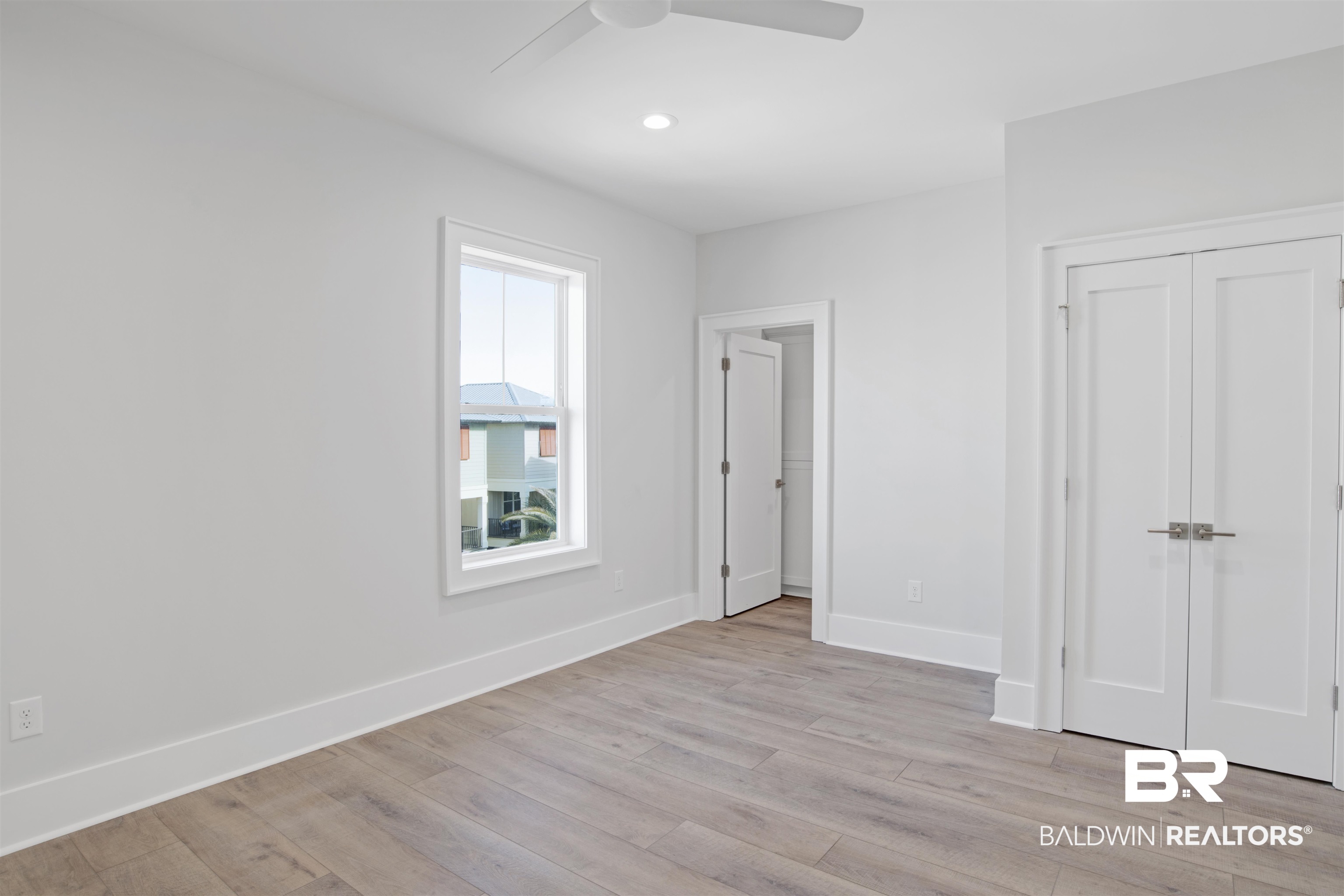 185 E J Circle
