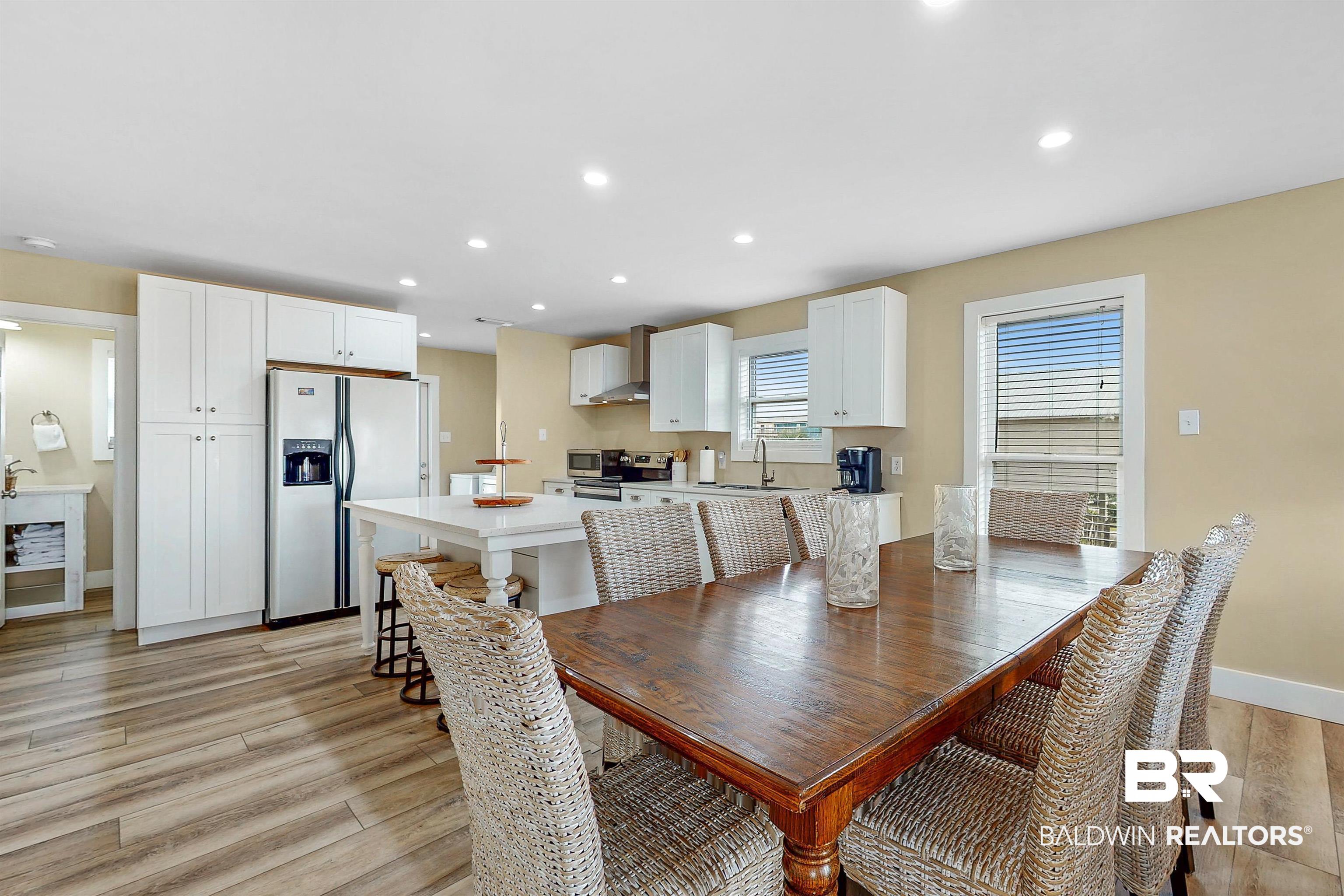 1409 W Lagoon Avenue