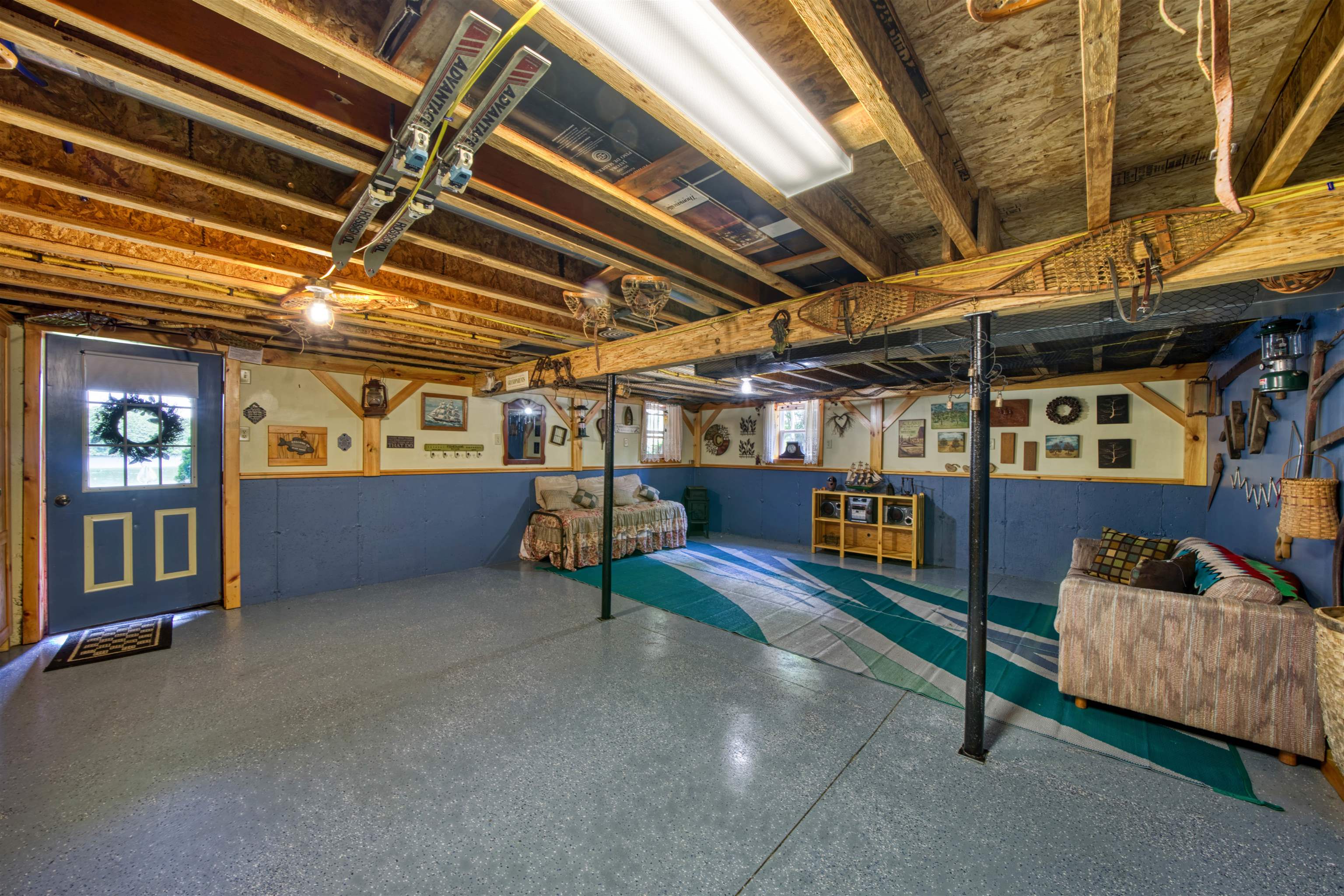 1705 Valley Road