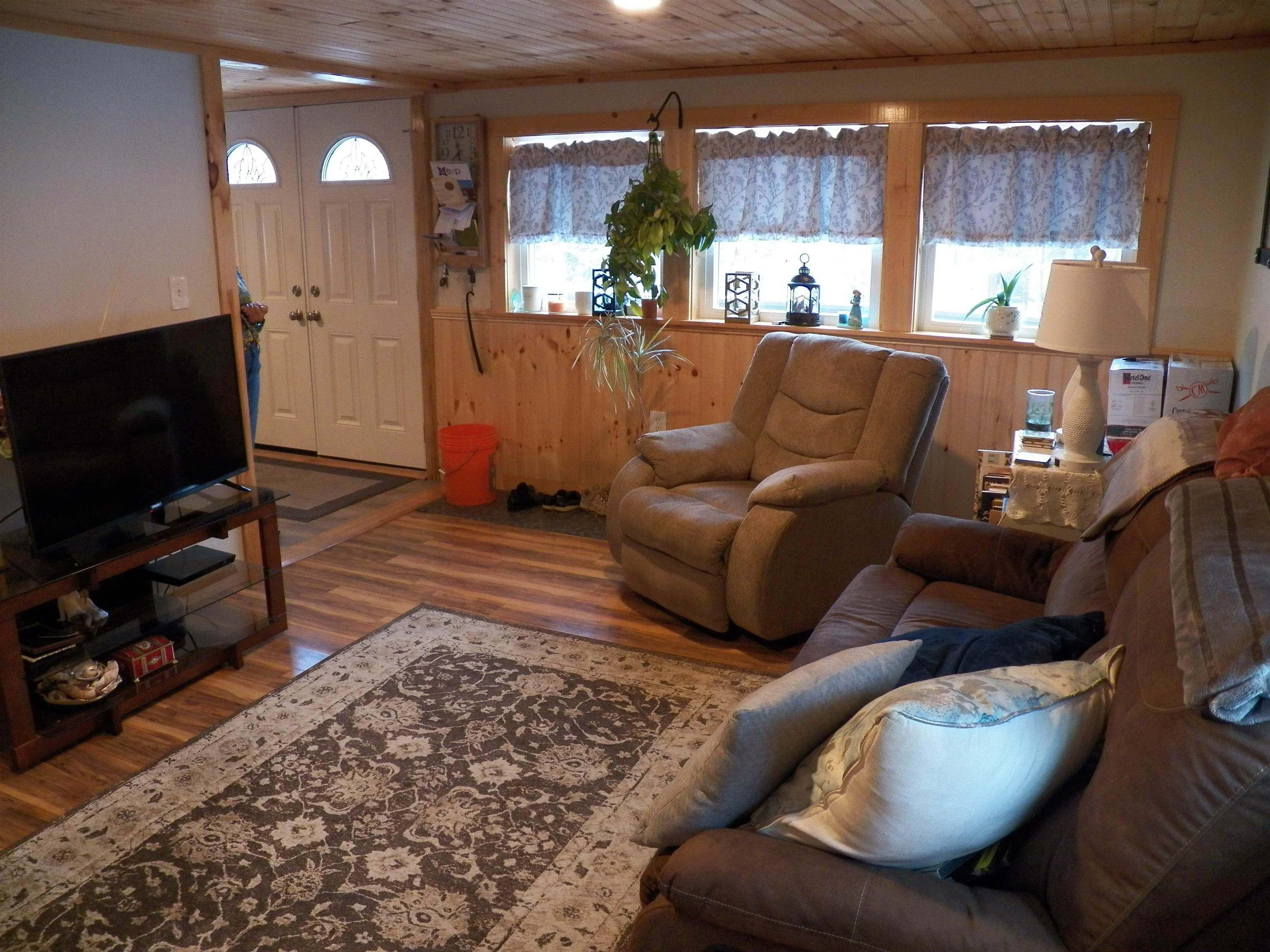 6 Deerpoint Drive