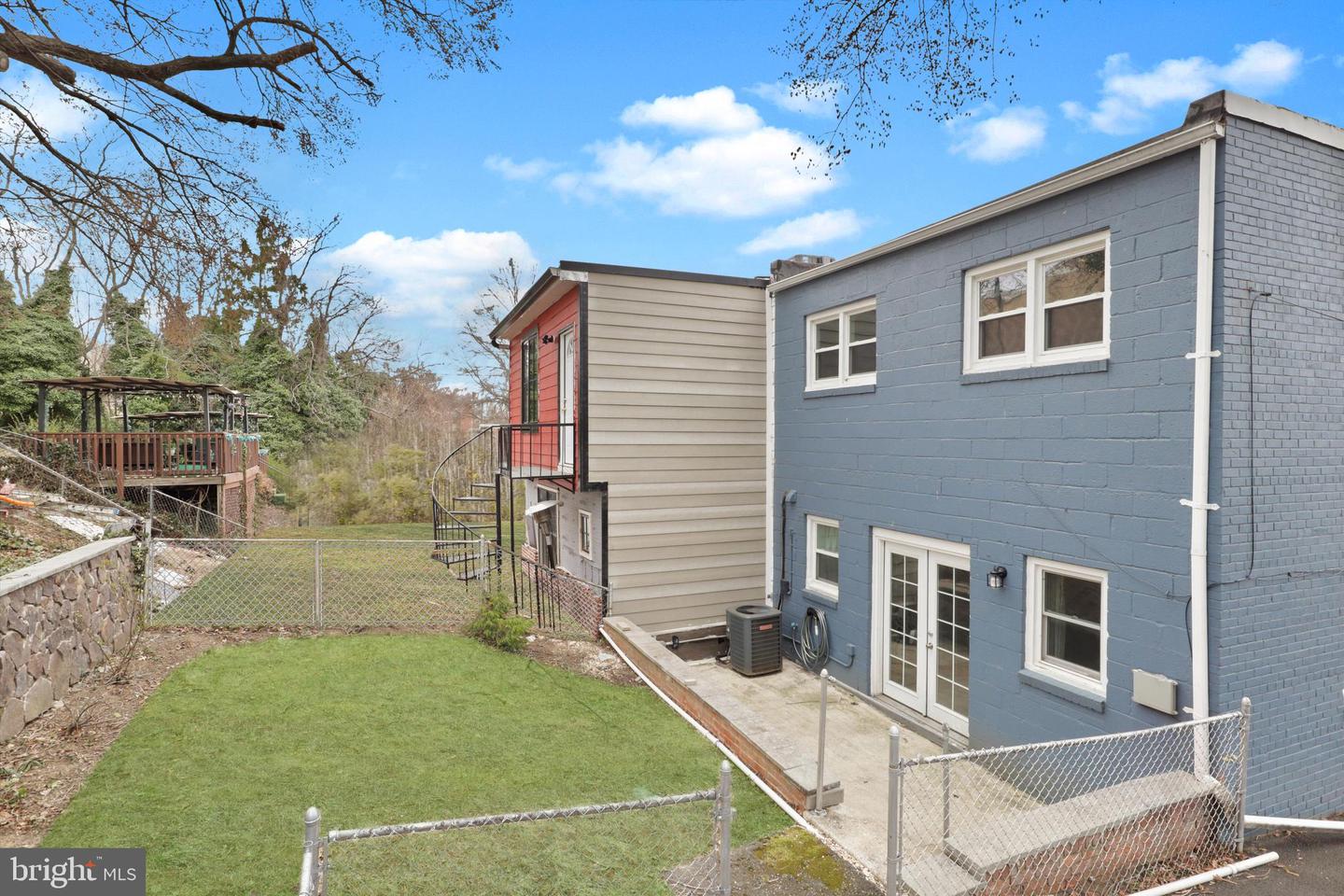 766 Congress St SE