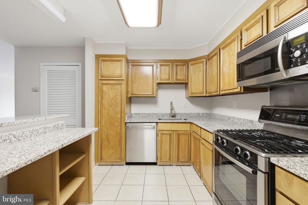 1300 ARMY NAVY DRIVE 815