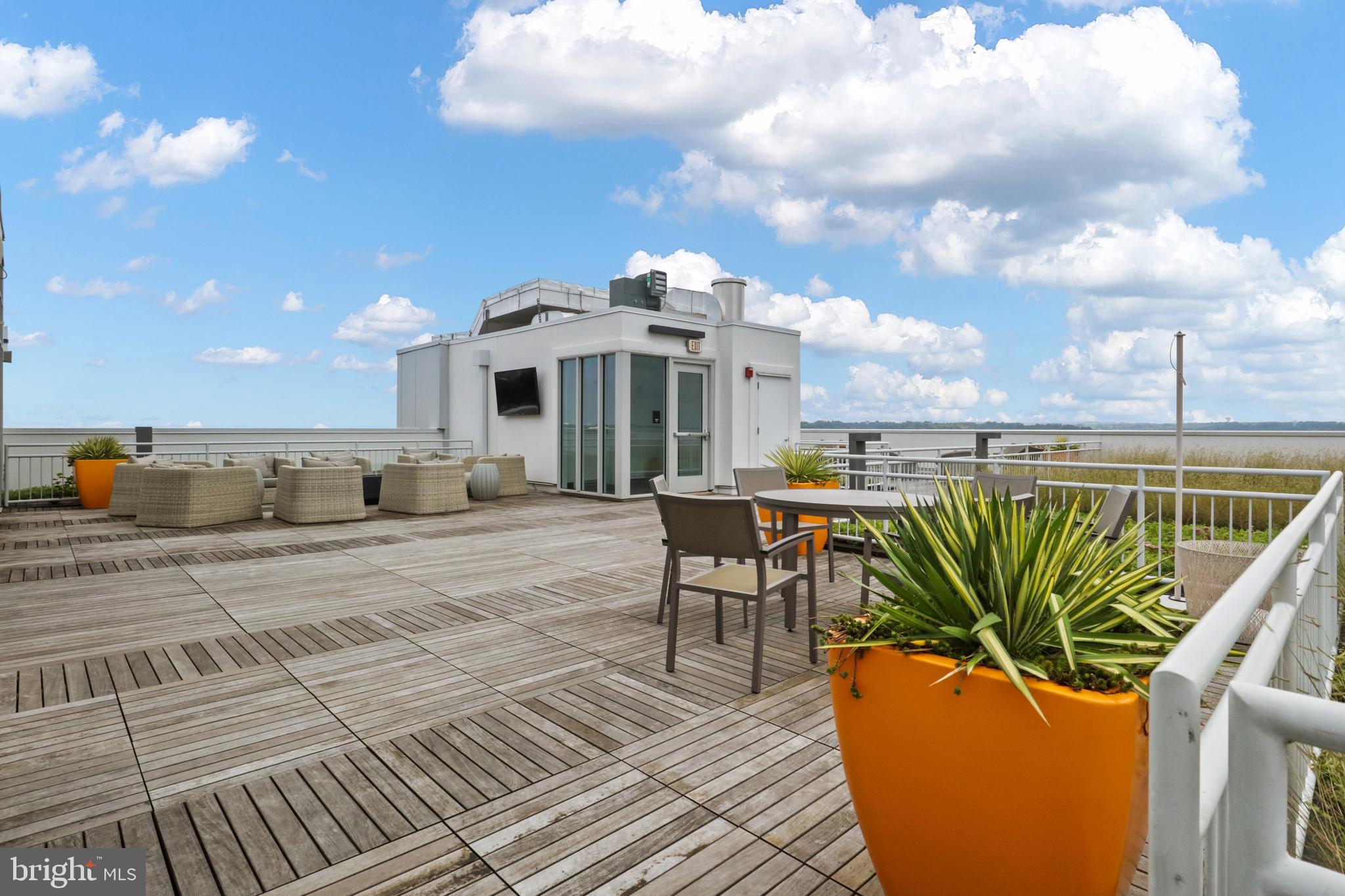 925 N FAIRFAX ST #704