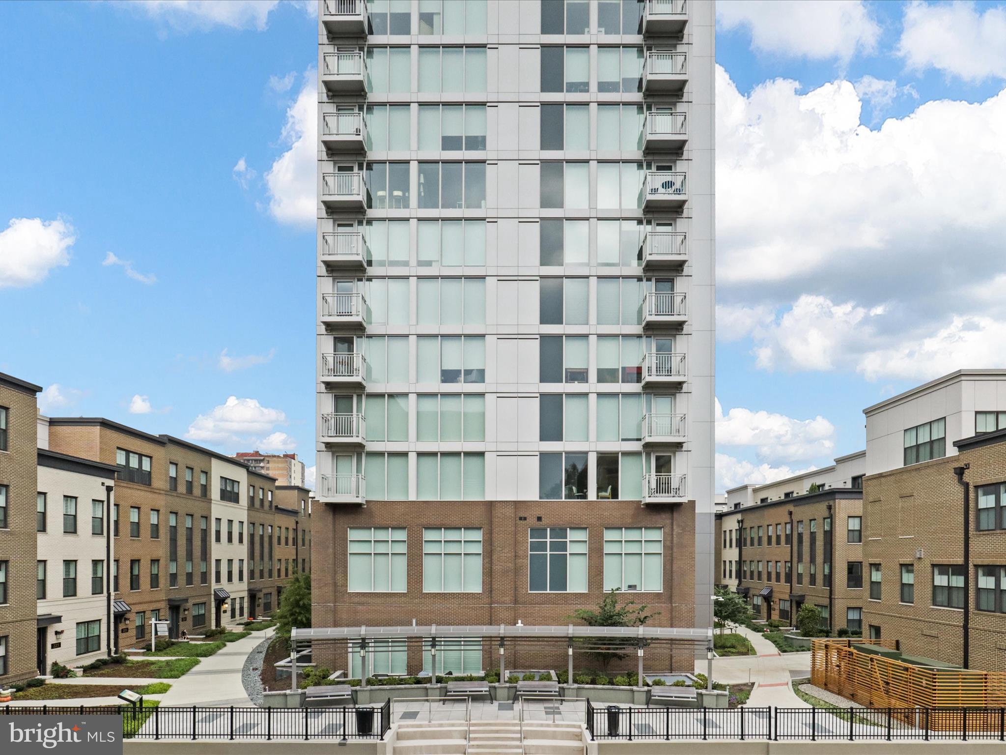 925 N FAIRFAX ST #704