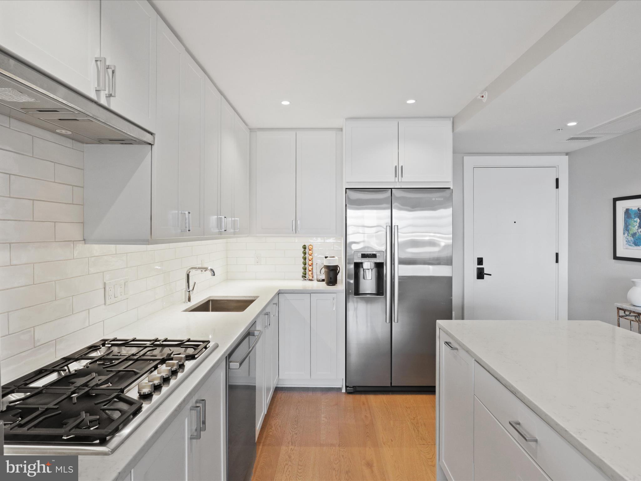 925 N FAIRFAX ST #704