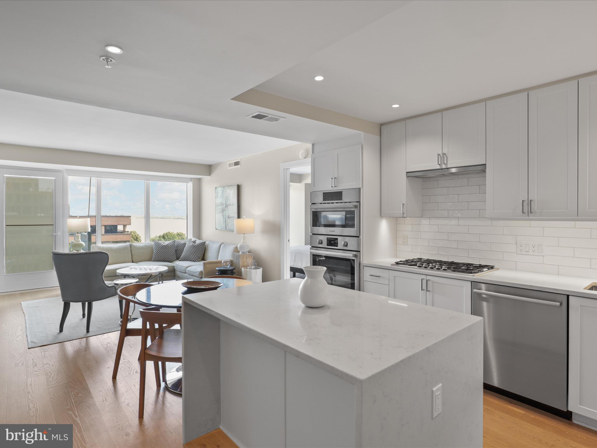 925 N FAIRFAX ST #704