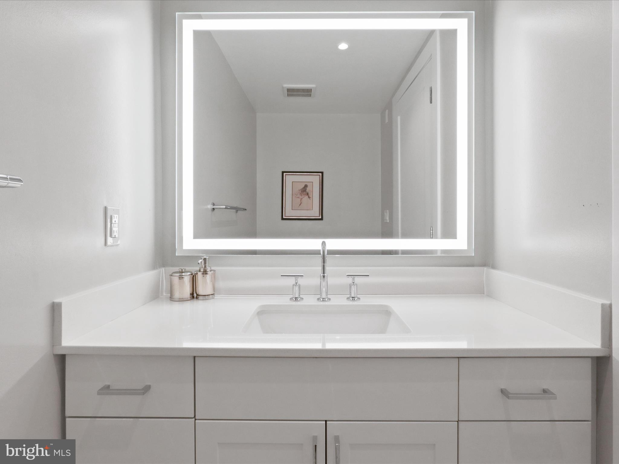 925 N FAIRFAX ST #704