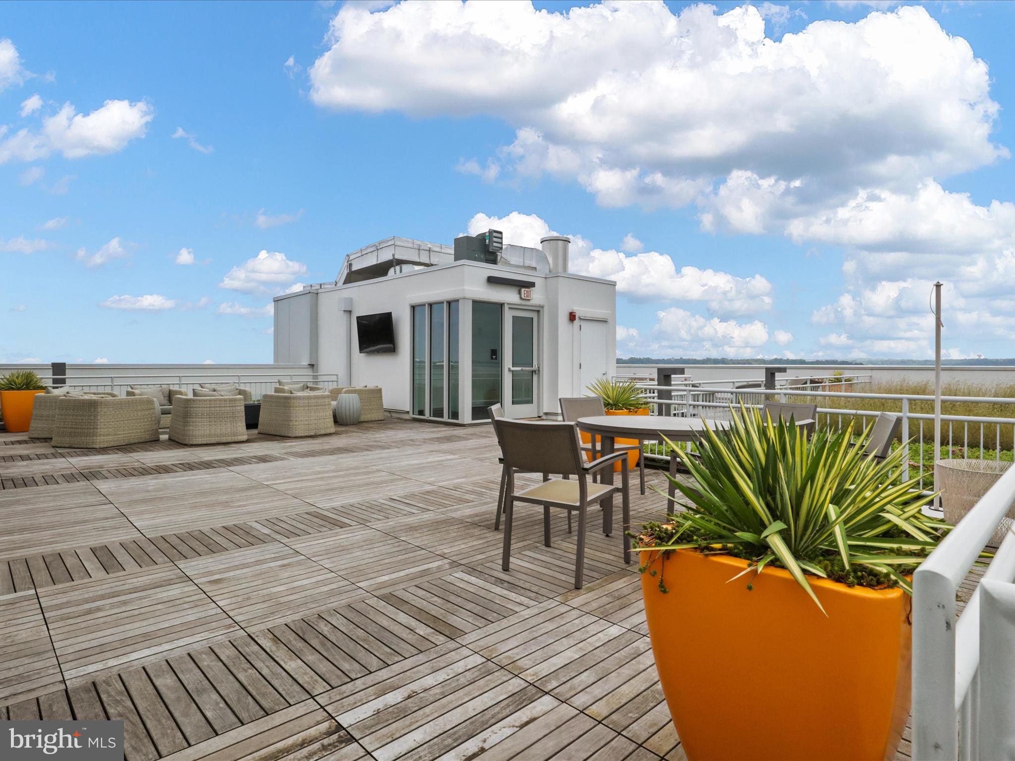 925 N FAIRFAX ST #704