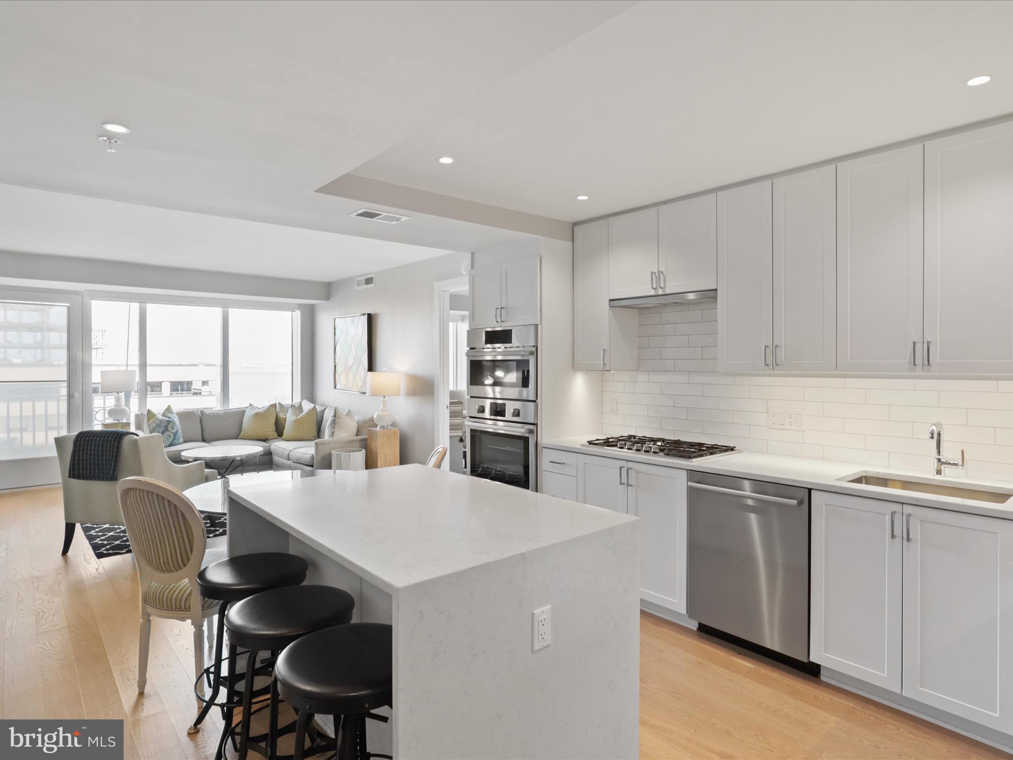 925 N FAIRFAX ST #704