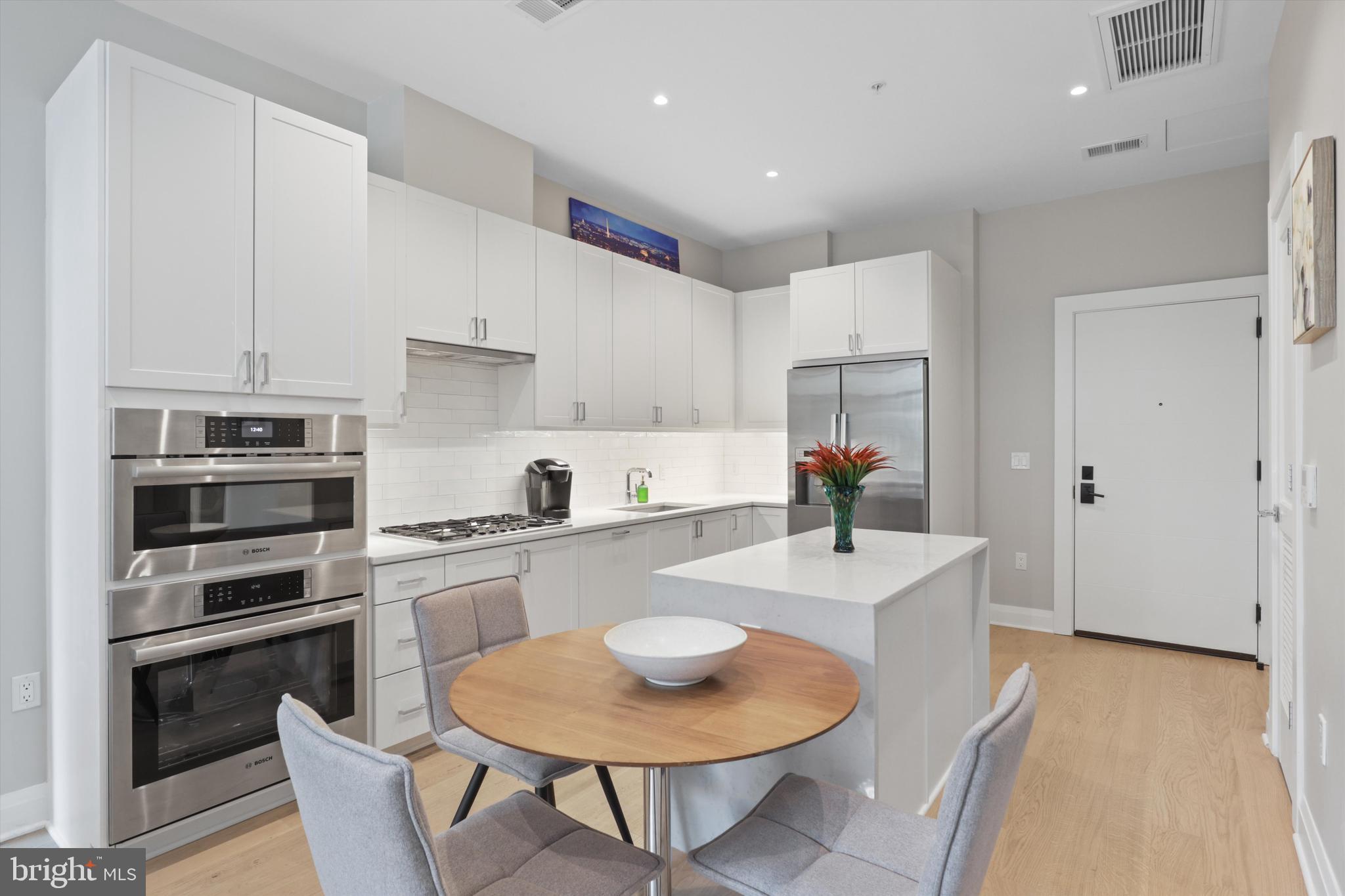 925 N FAIRFAX STREET 102