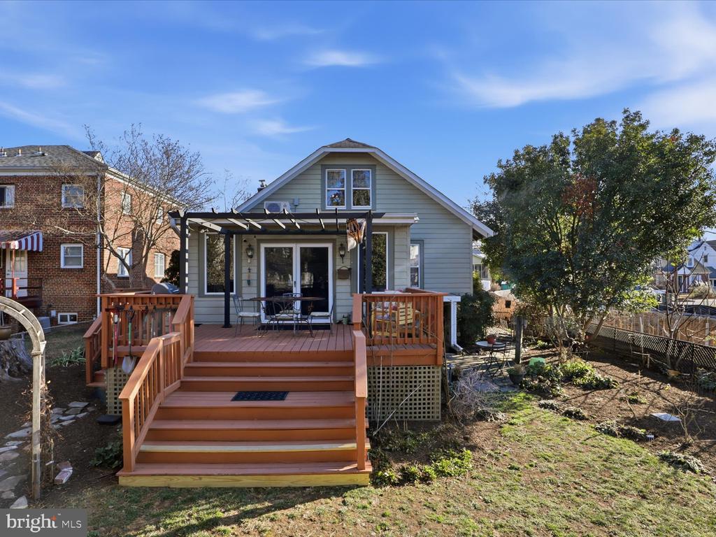 2406 LESLIE AVENUE