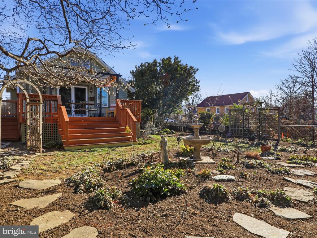 2406 LESLIE AVENUE
