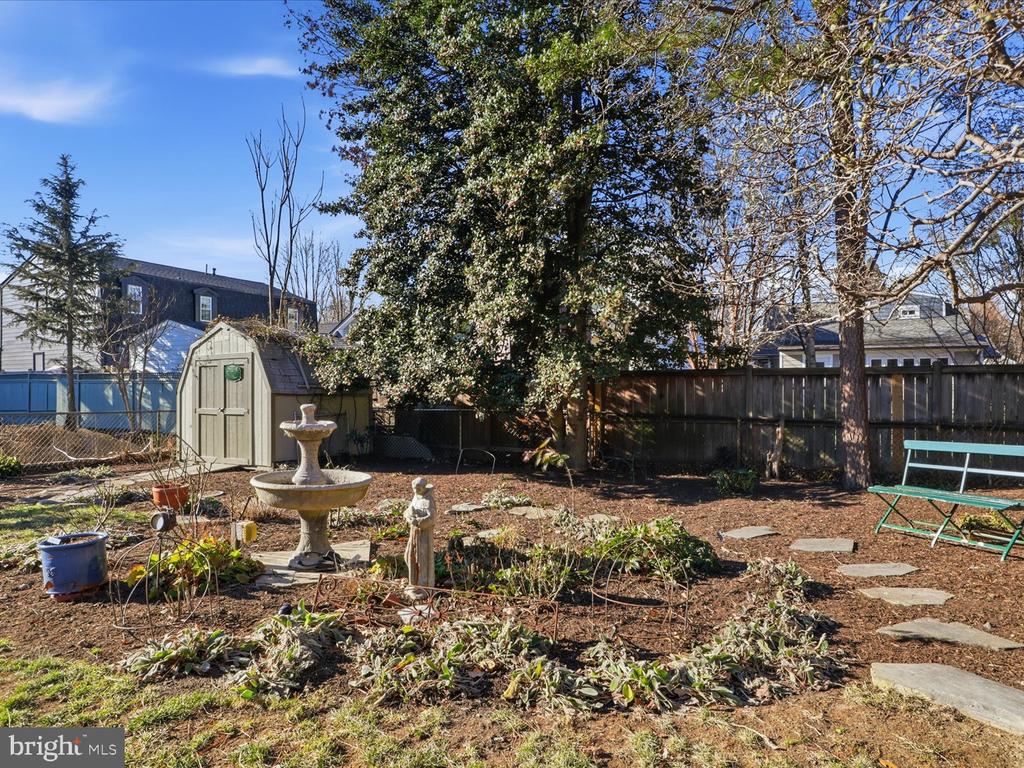 2406 LESLIE AVENUE