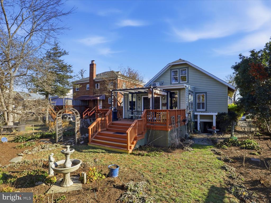 2406 LESLIE AVENUE