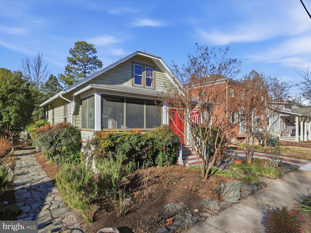 2406 LESLIE AVENUE