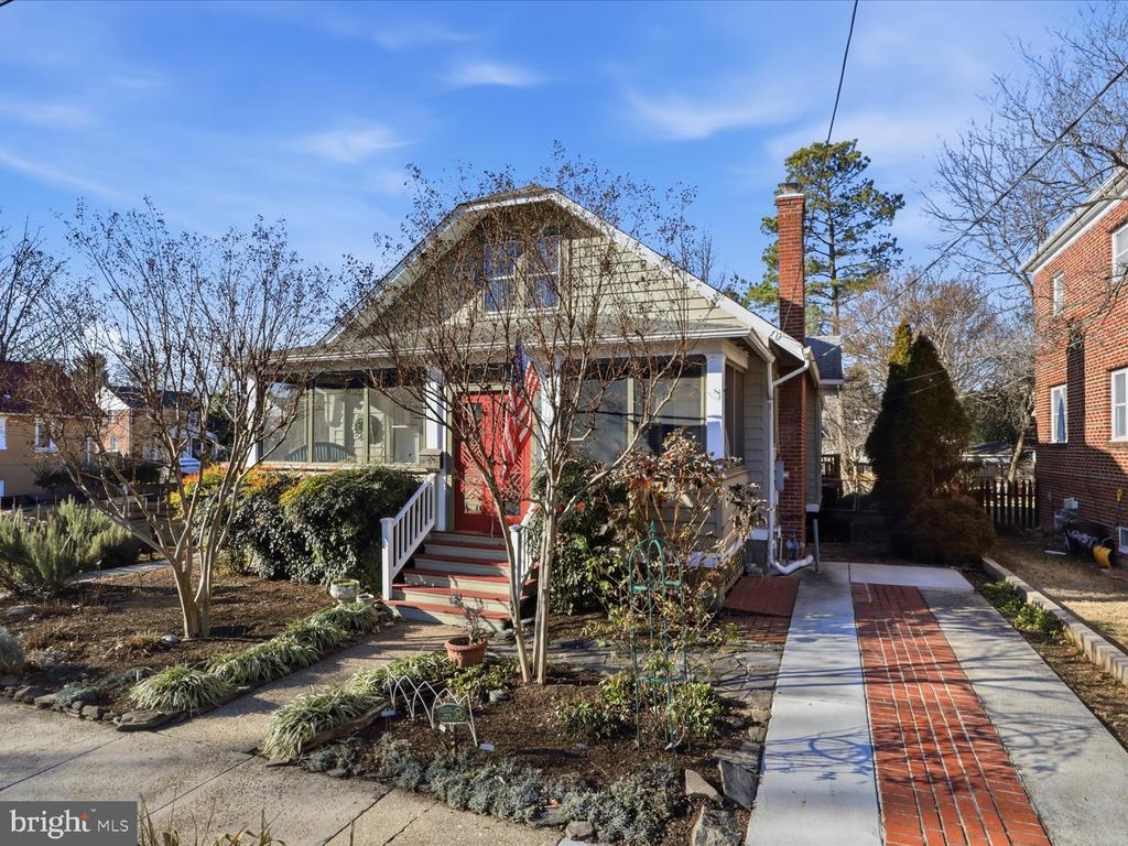 2406 LESLIE AVENUE