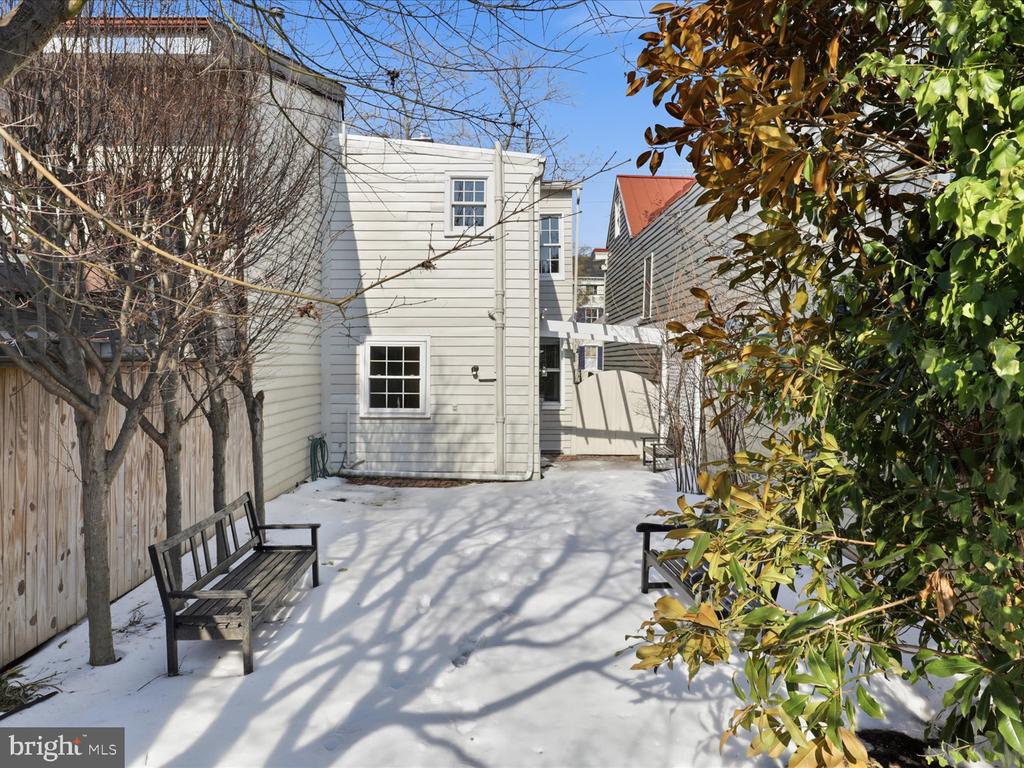 210 GIBBON STREET