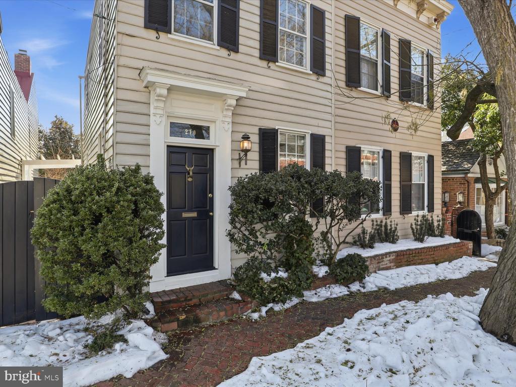210 GIBBON STREET