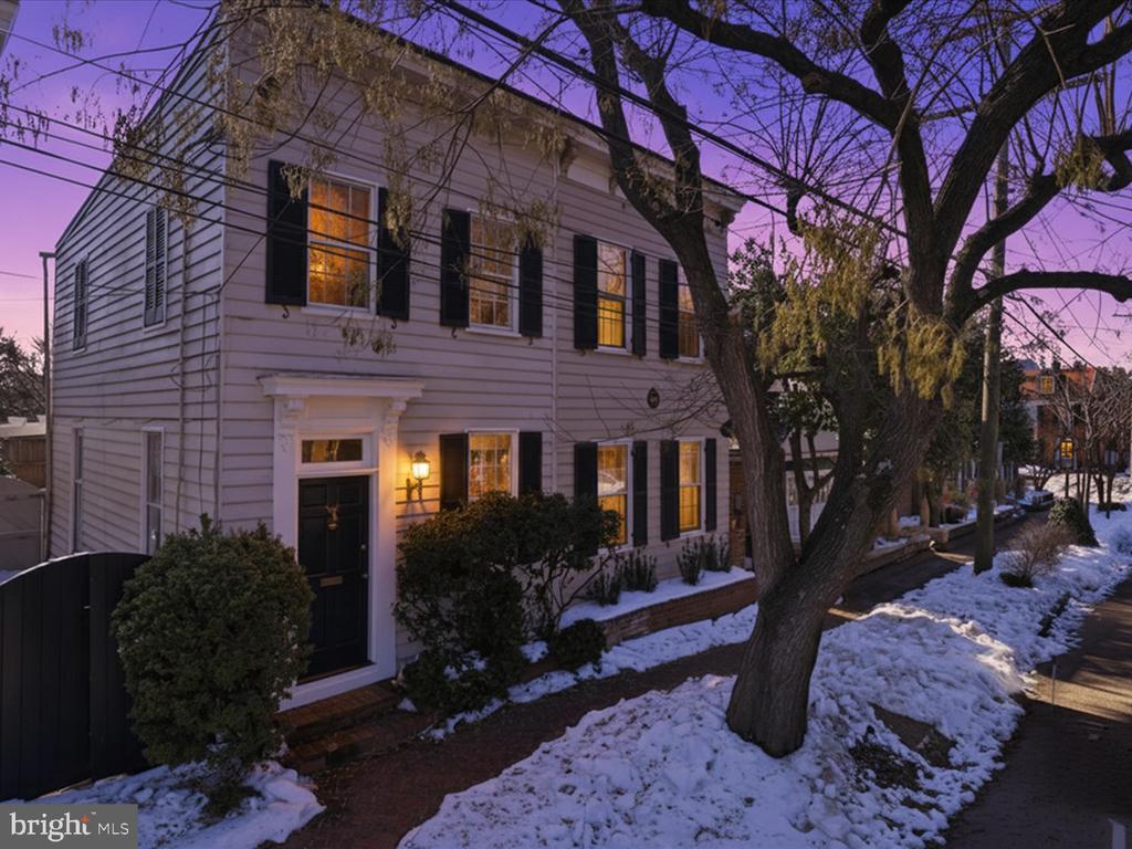 210 GIBBON STREET