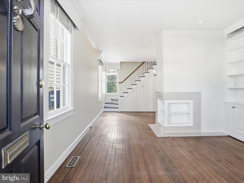 210 GIBBON STREET
