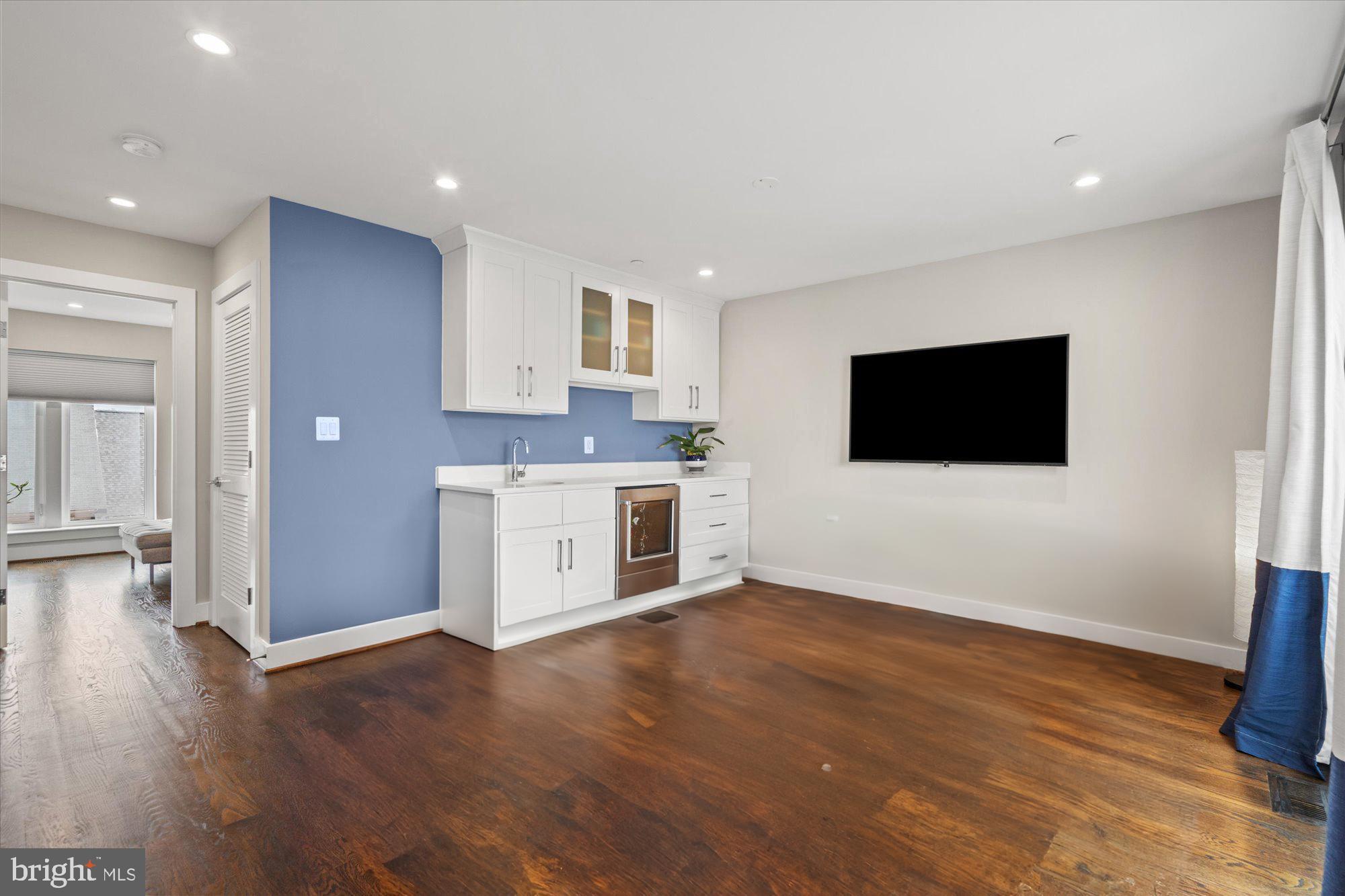 607 SLADE COURT