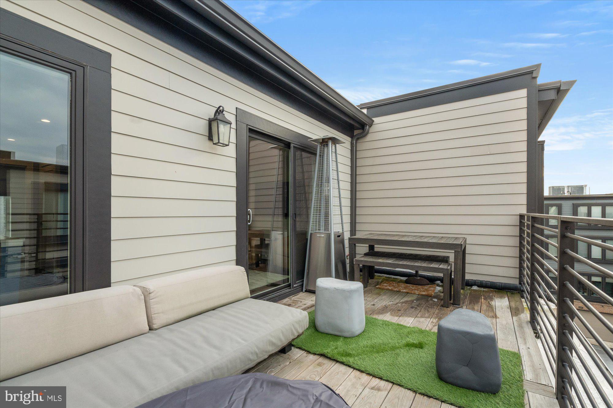 607 SLADE COURT
