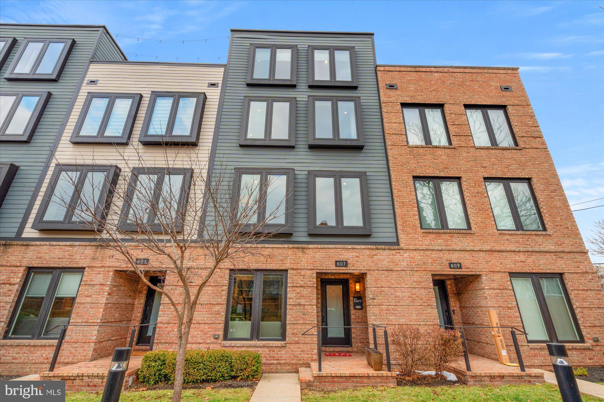 607 SLADE COURT