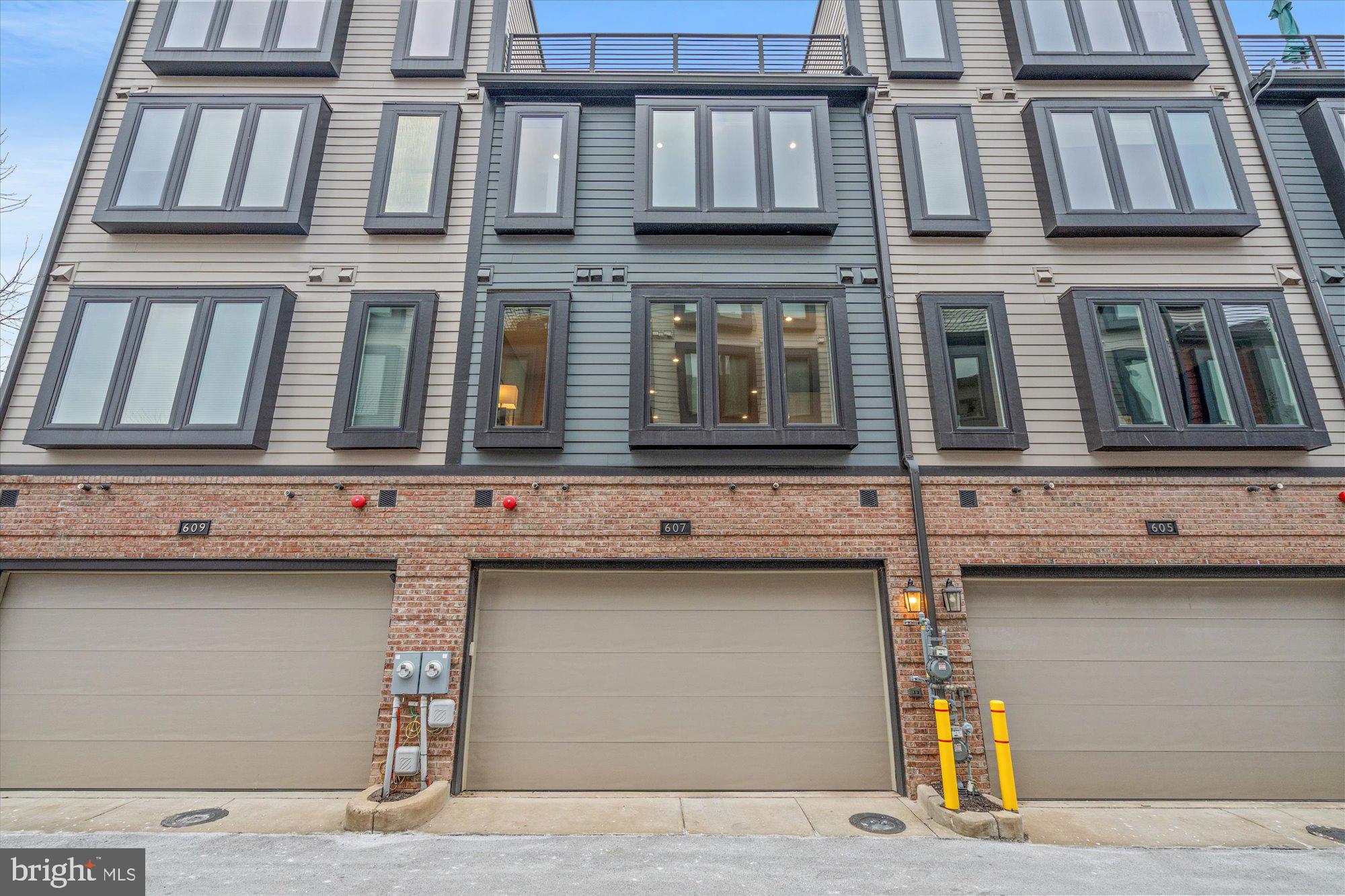 607 SLADE COURT