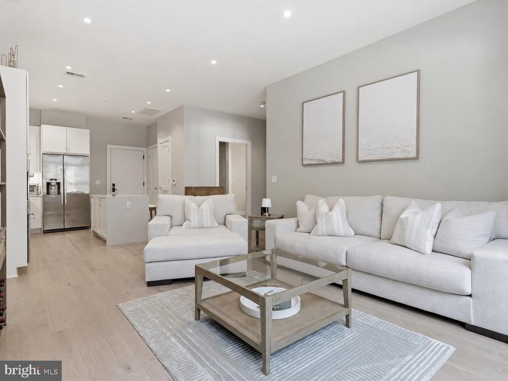 925 FAIRFAX STREET N 102