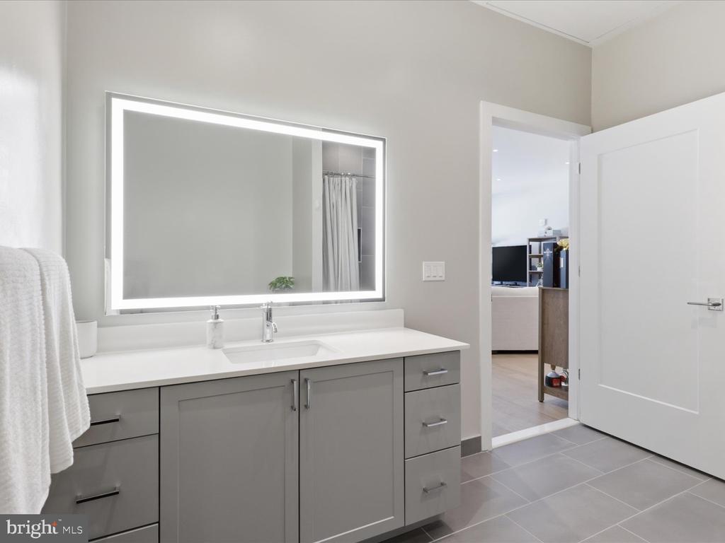 925 FAIRFAX STREET N 102