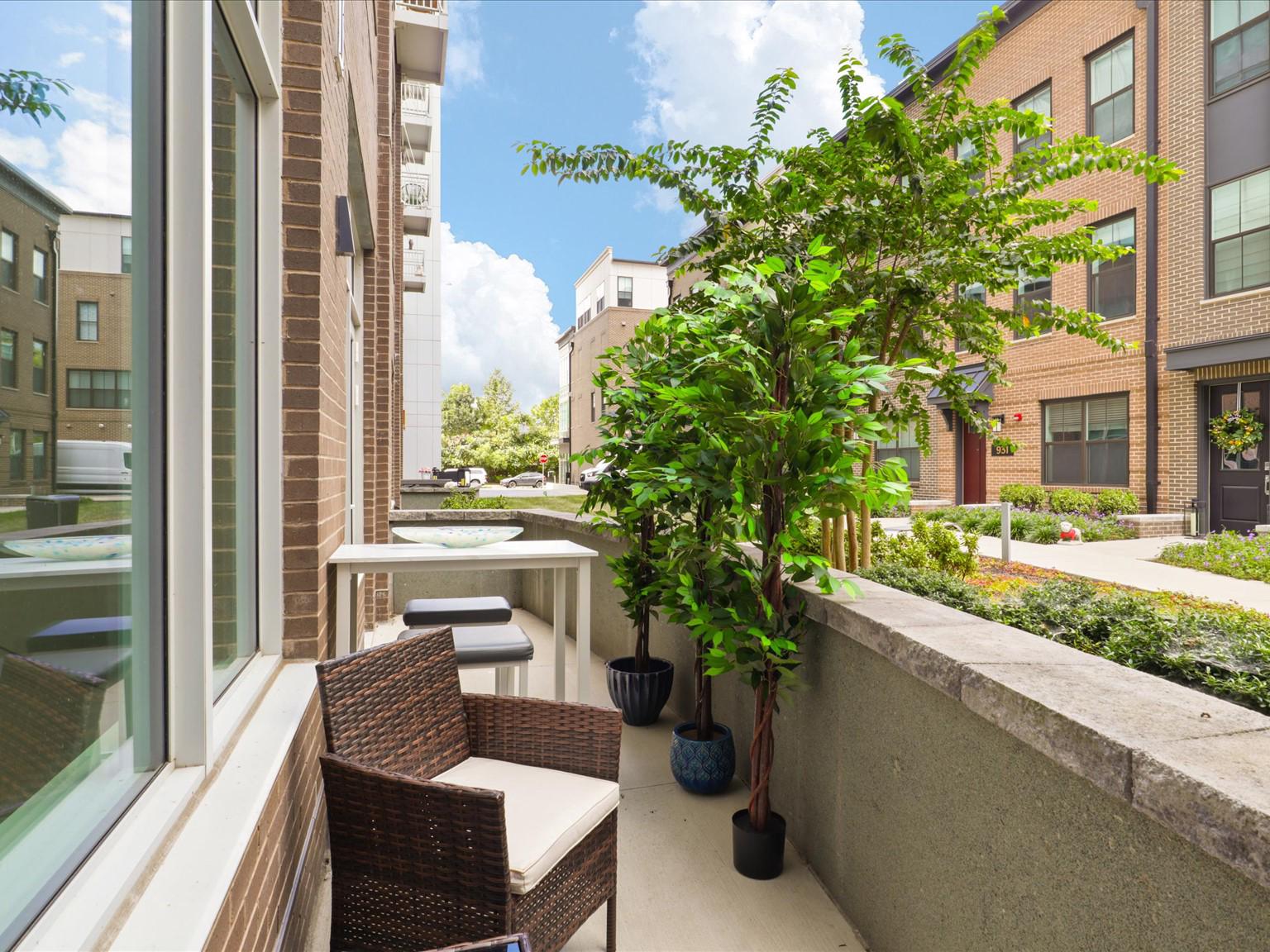 925 FAIRFAX STREET N 102