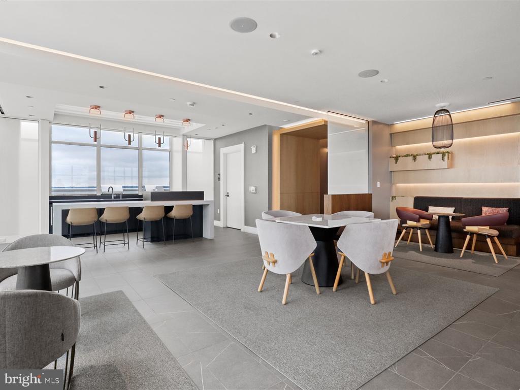 925 N FAIRFAX STREET Unit: 704