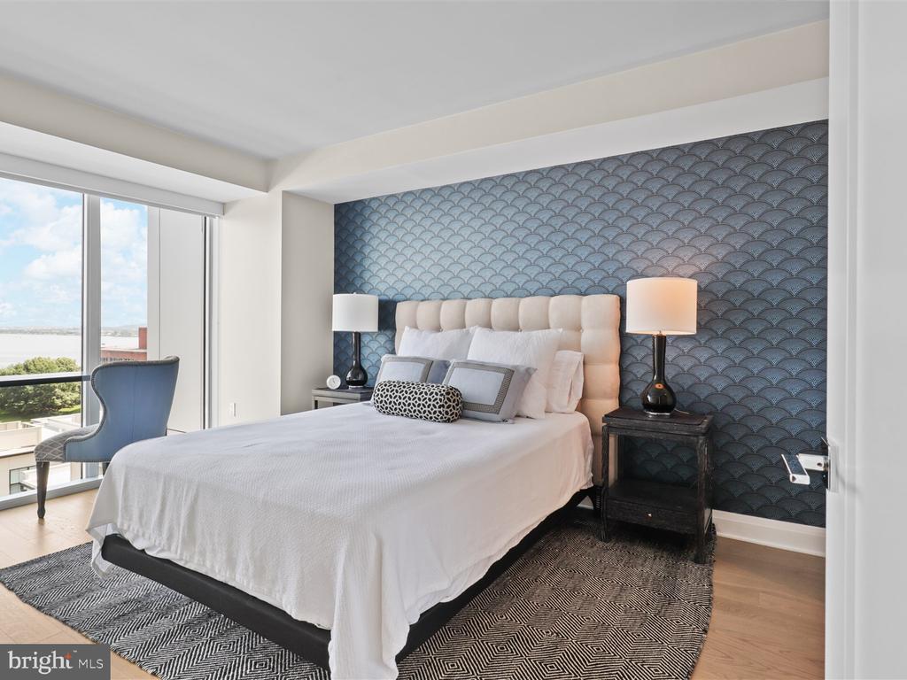 925 N FAIRFAX STREET Unit: 704