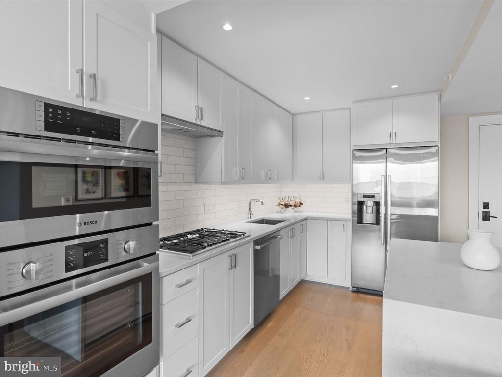 925 N FAIRFAX STREET Unit: 704