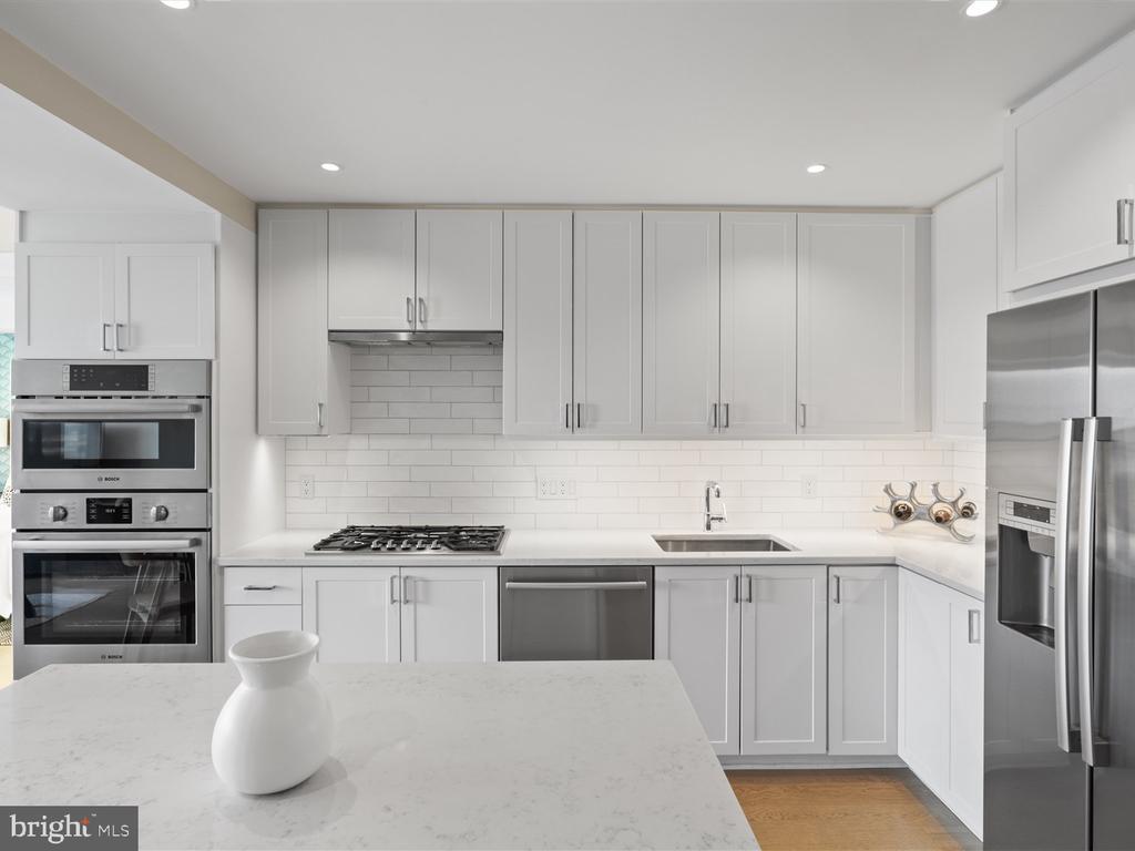 925 N FAIRFAX STREET Unit: 704