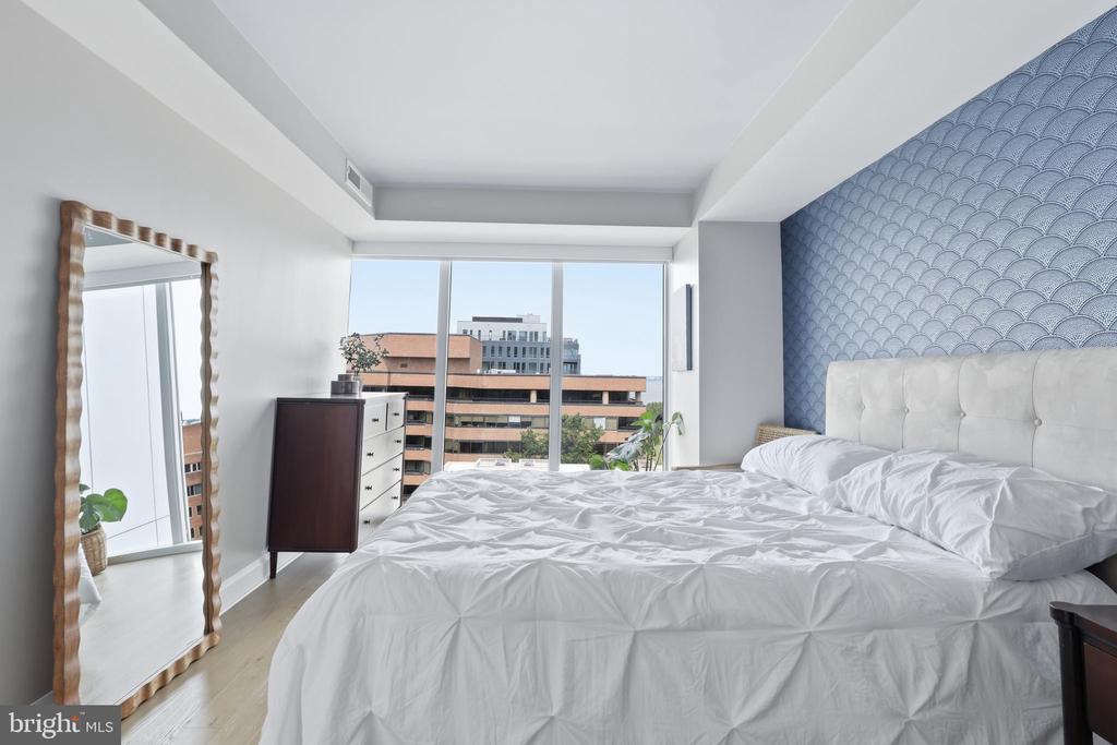 925 N FAIRFAX STREET Unit: 704