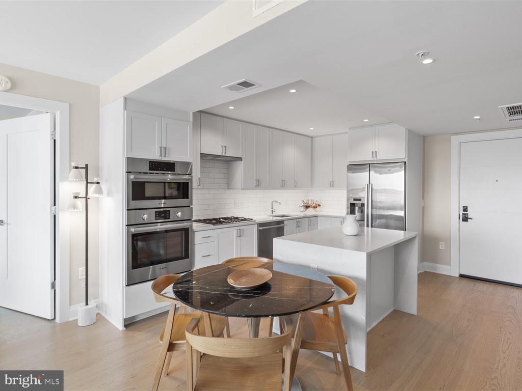 925 N FAIRFAX STREET Unit: 704