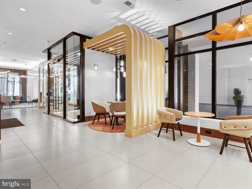 925 N FAIRFAX STREET Unit: 704
