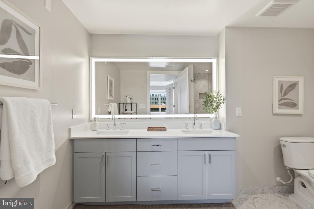 925 N FAIRFAX STREET Unit: 704