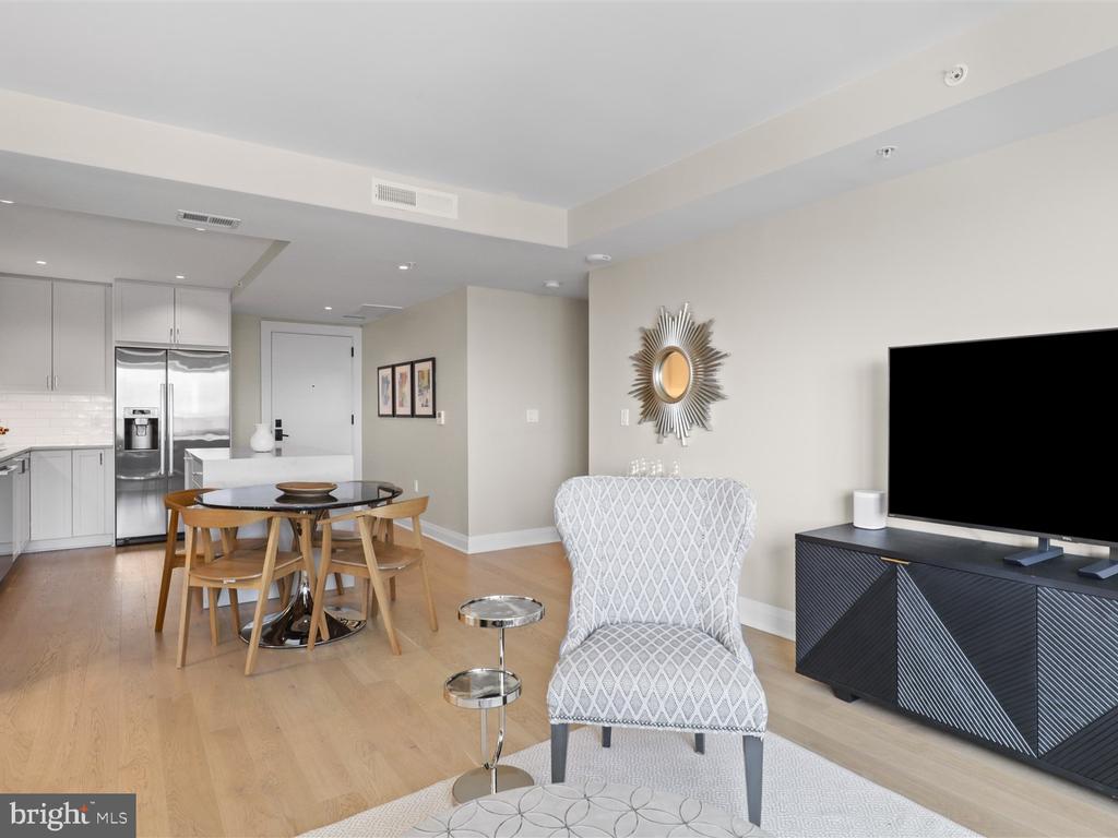 925 N FAIRFAX STREET Unit: 704
