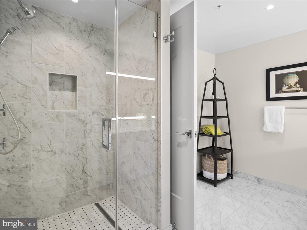 925 N FAIRFAX STREET Unit: 704