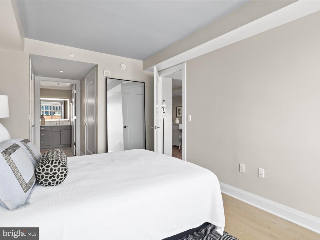 925 N FAIRFAX STREET Unit: 704