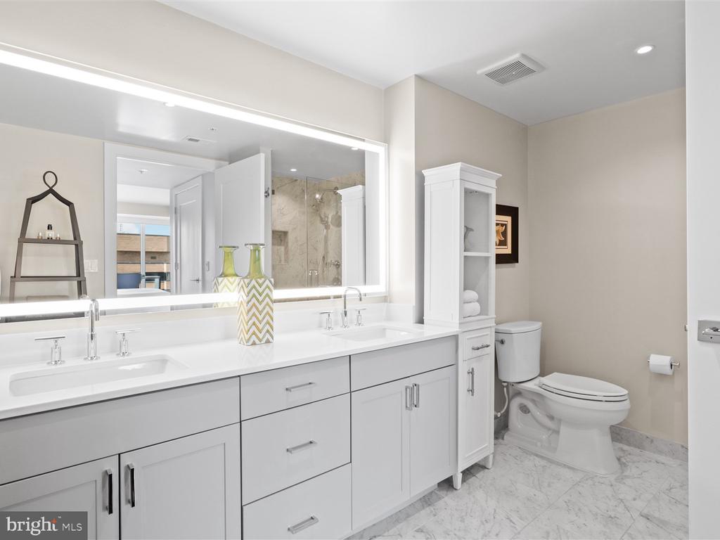 925 N FAIRFAX STREET Unit: 704