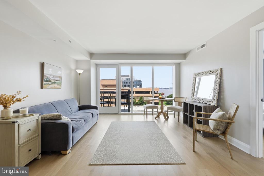 925 N FAIRFAX STREET Unit: 704