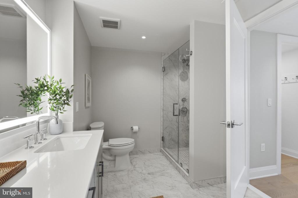 925 N FAIRFAX STREET Unit: 704