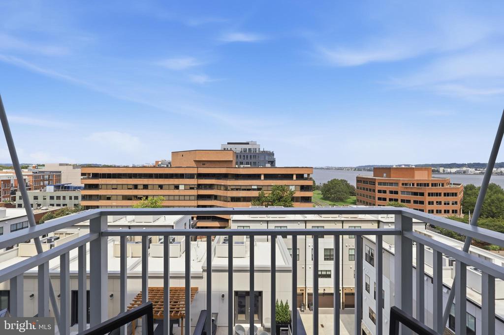 925 N FAIRFAX STREET Unit: 704