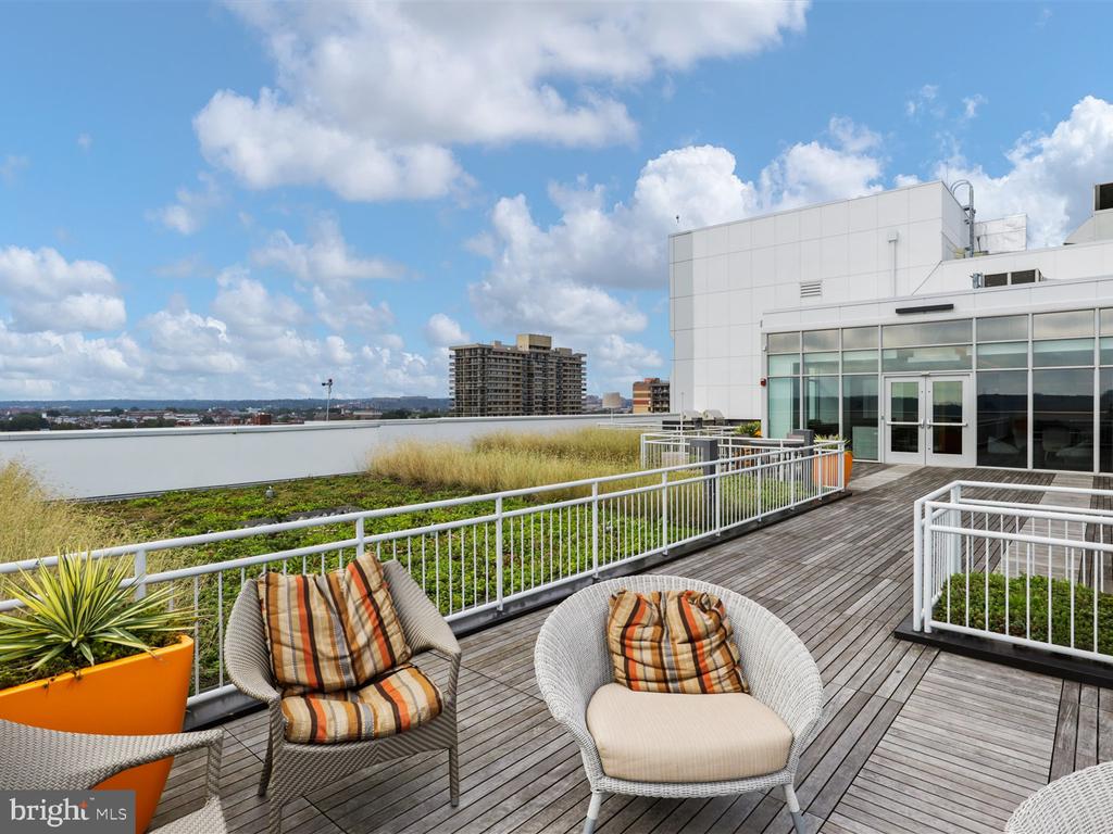 925 N FAIRFAX STREET Unit: 704